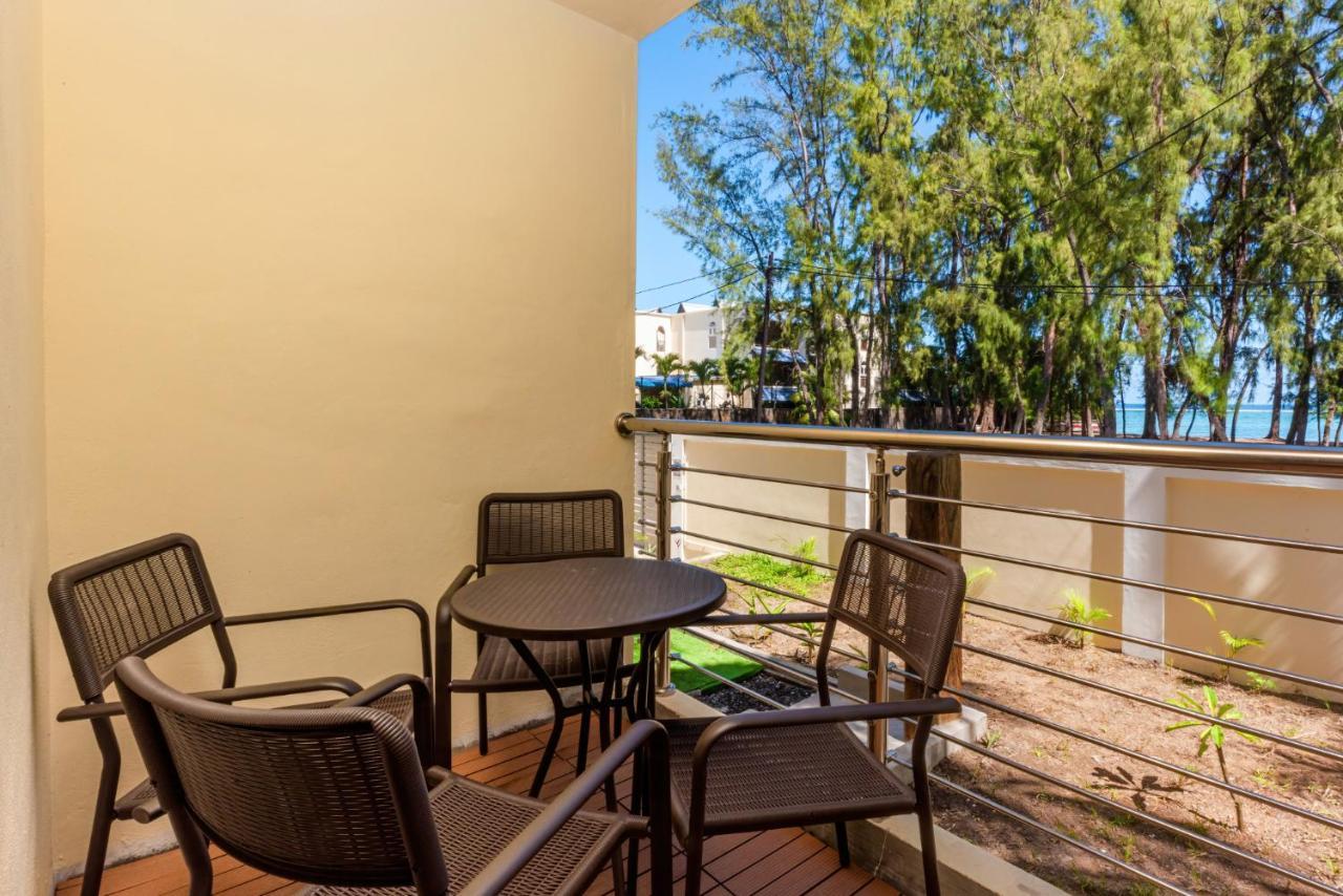 C-View Apartments Flic en Flac Exterior photo
