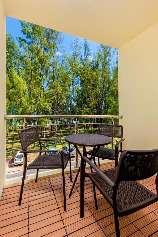 C-View Apartments Flic en Flac Exterior photo