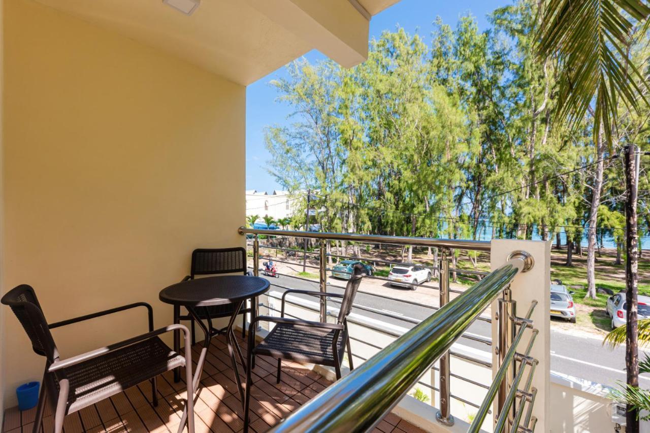 C-View Apartments Flic en Flac Exterior photo